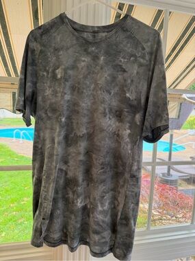 lululemon athletica Men's Short Sleeve T‑Shirt in Charcoal Tie‑Dye